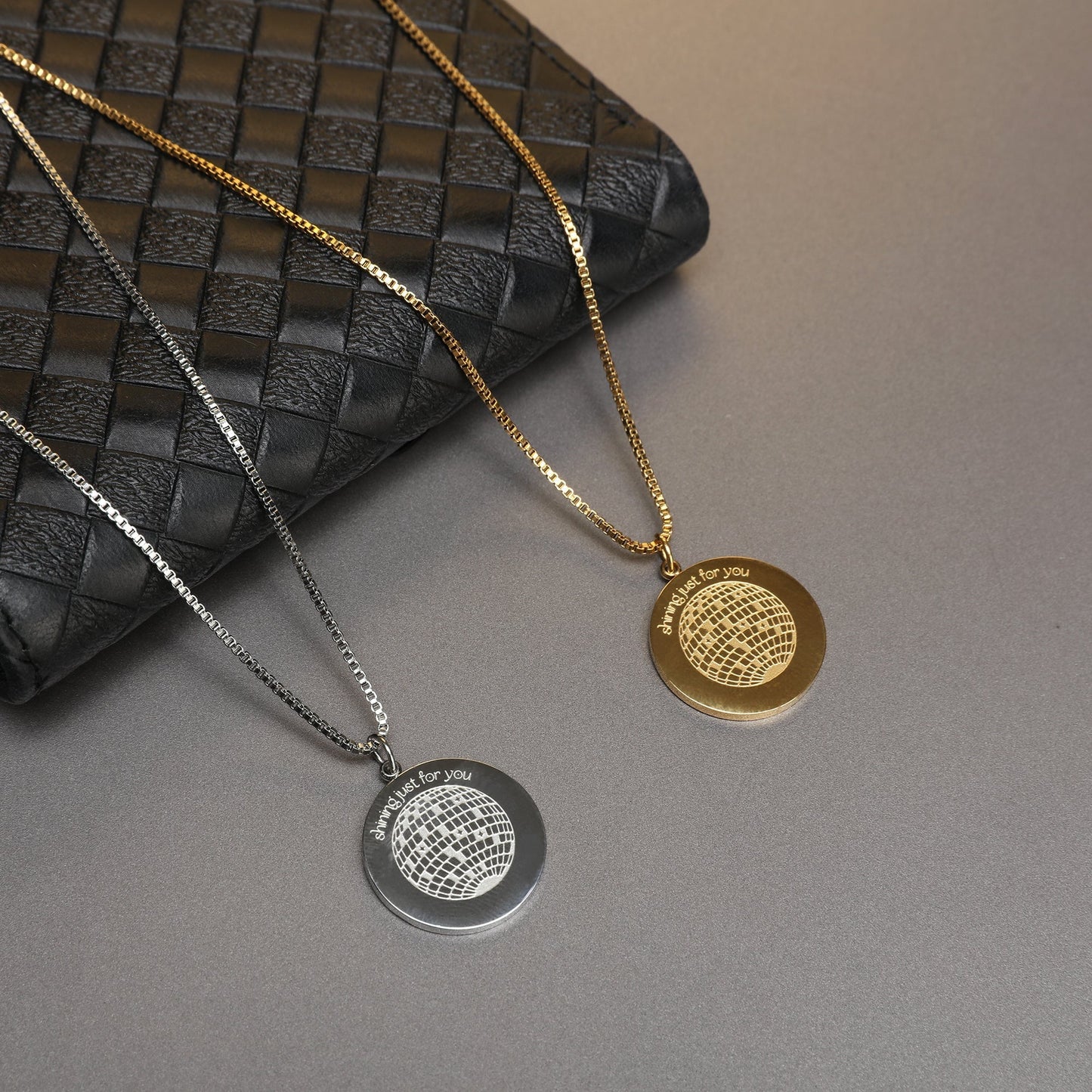 DISCOBALL NECKLACE