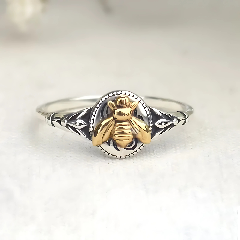 TINY BEE DAINTY RING