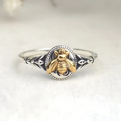 TINY BEE DAINTY RING