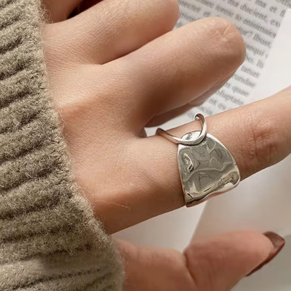 HAMMERED CHUNKY RING (ADJUSTABLE)
