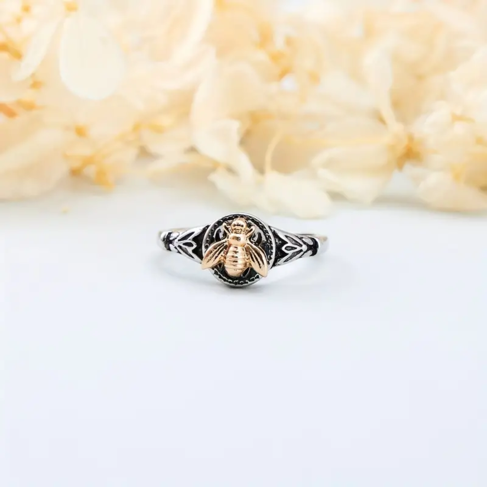 TINY BEE DAINTY RING