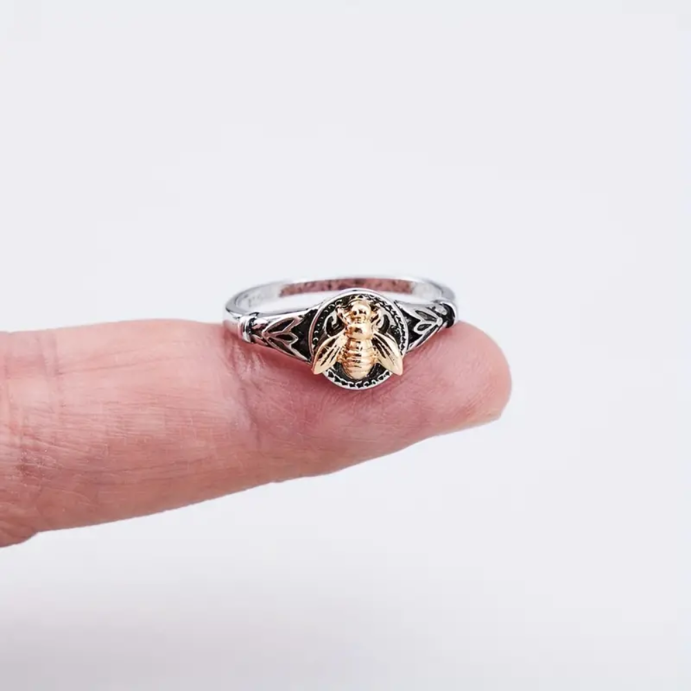 TINY BEE DAINTY RING