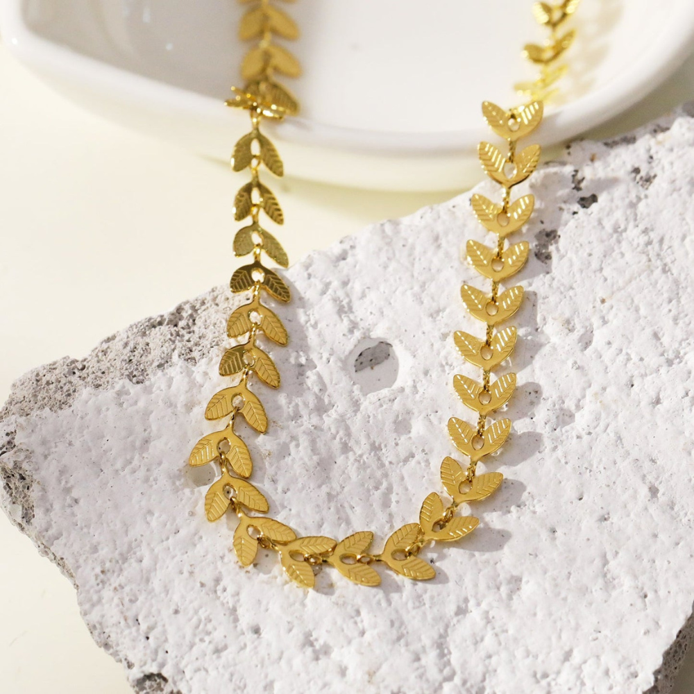 LAUREL LEAF NECKLACE